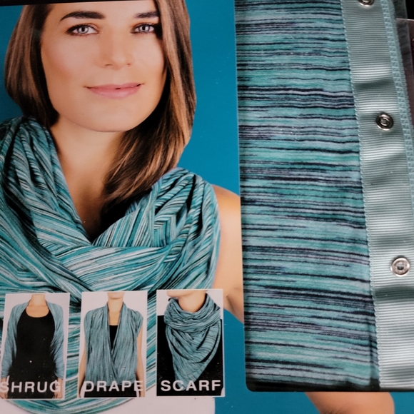 Champion Women's Lightweight Snap Scarf - Picture 4 of 10